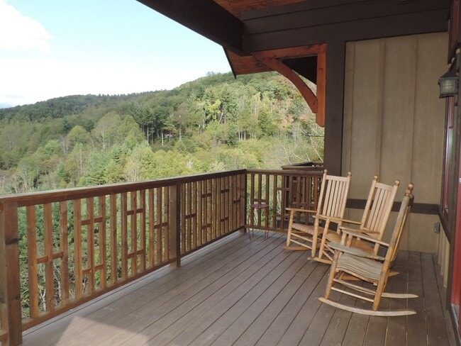 Building Photo - Luxury furnished 3/2.5 Condo at Lodges at Winklers Creek