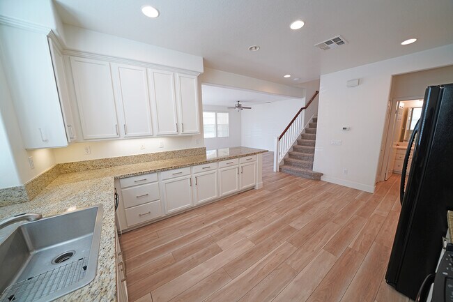 Building Photo - 28635 N Pietro Dr