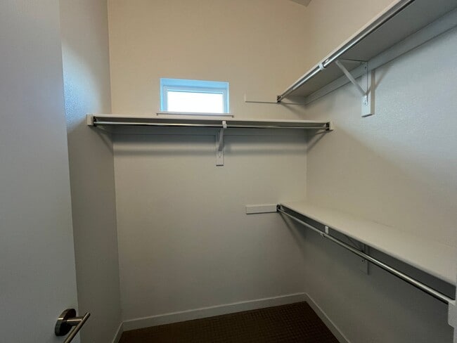 Building Photo - Beautiful Modern Townhouse in North Fort C...