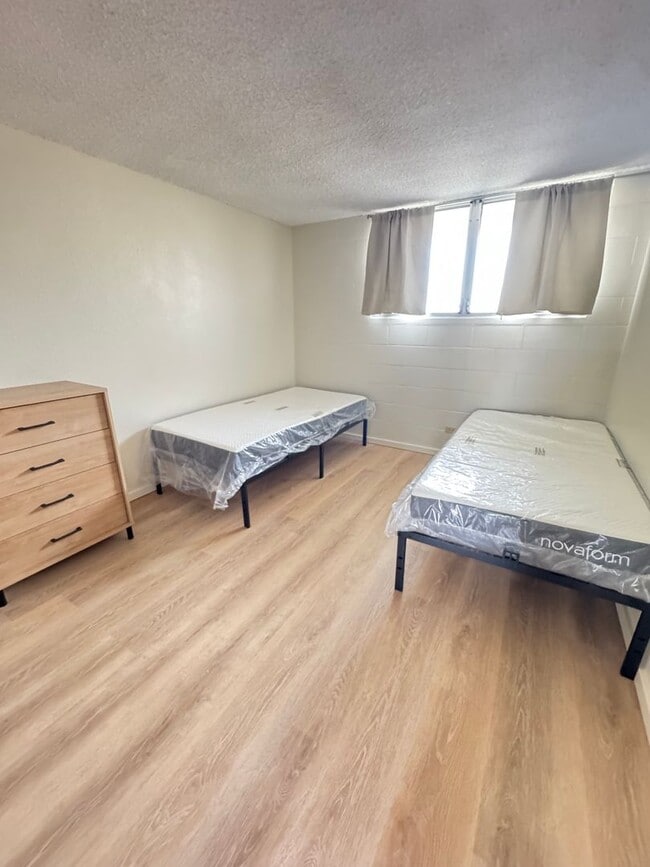 Building Photo - 1 Bed 1 Bath renovated with parking at Alo...