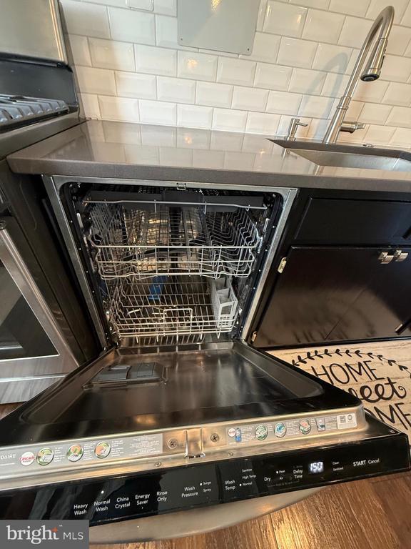 Building Photo - 5079 Macnamara Dr