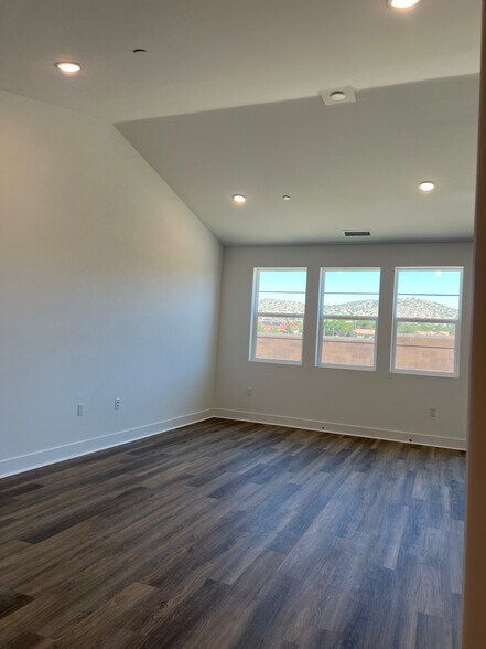 Livingroom - 1840 Vincent Dr