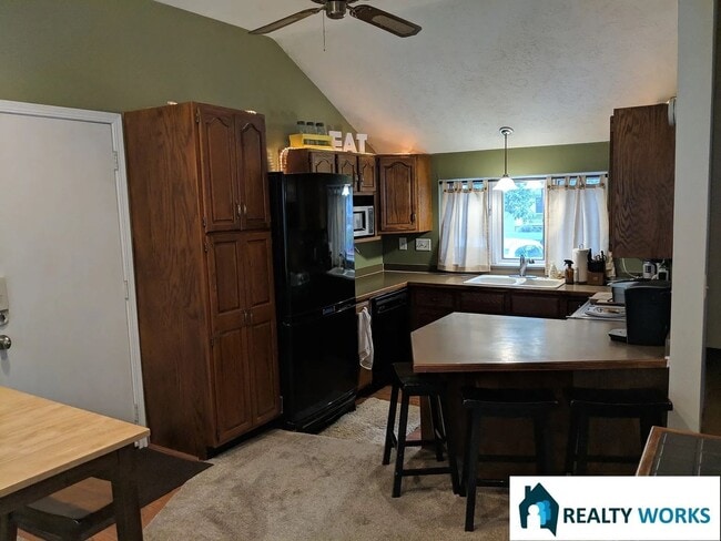 Building Photo - Charming and cozy 2 bedroom 1 bathroom