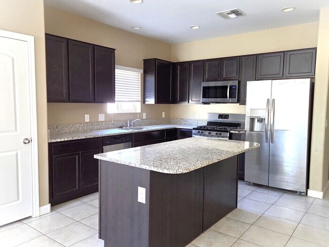Building Photo - 3 bedroom home with den or office