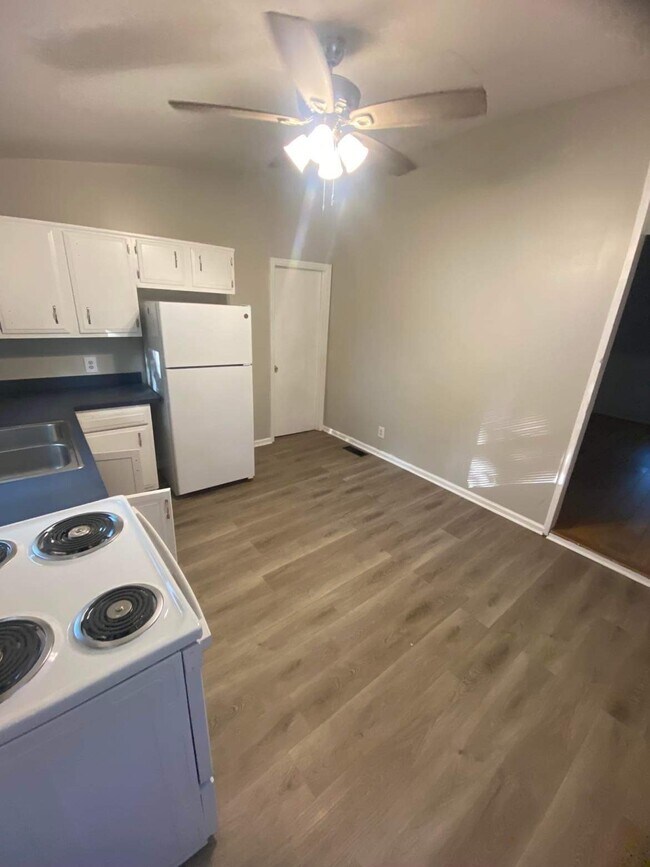 Building Photo - 3004 Taylor Blvd