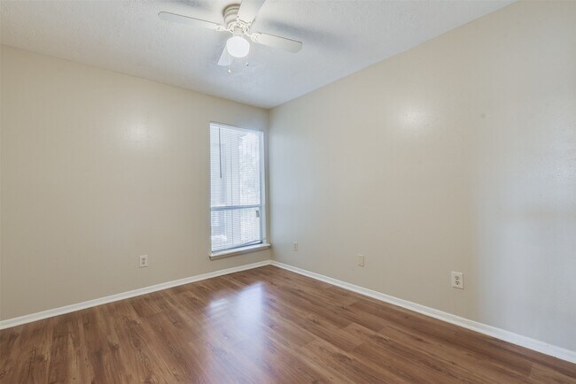 Building Photo - 22206 N Fork Dr