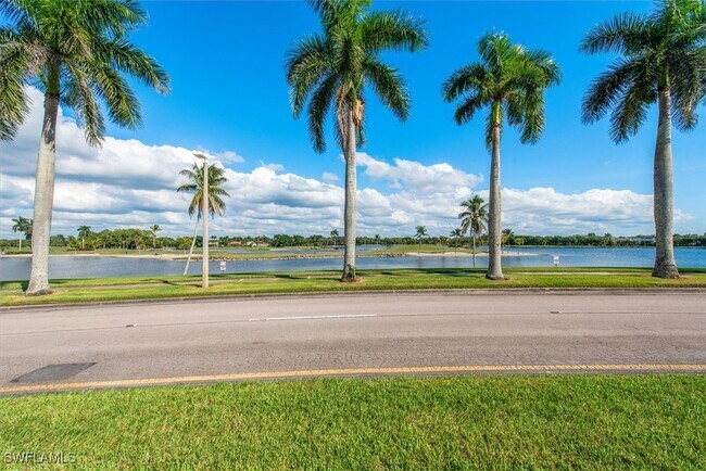 Building Photo - 8355 Mystic Greens Way