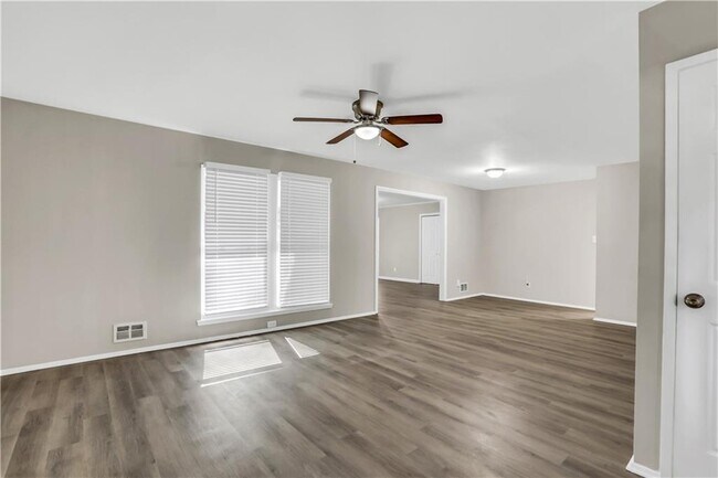Building Photo - 1641 Delia Dr