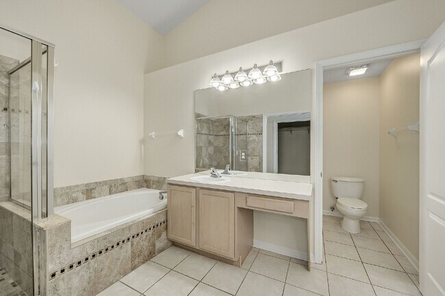 Building Photo - 4 BEDROOM POOL HOME IN SUNTREE!!!!!!!