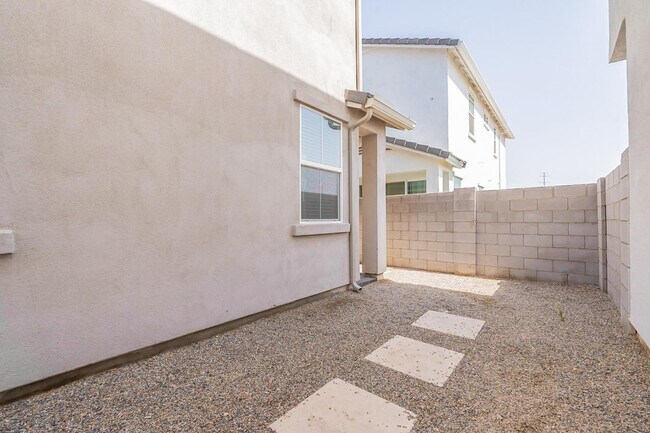 Building Photo - 5538 S Dillon