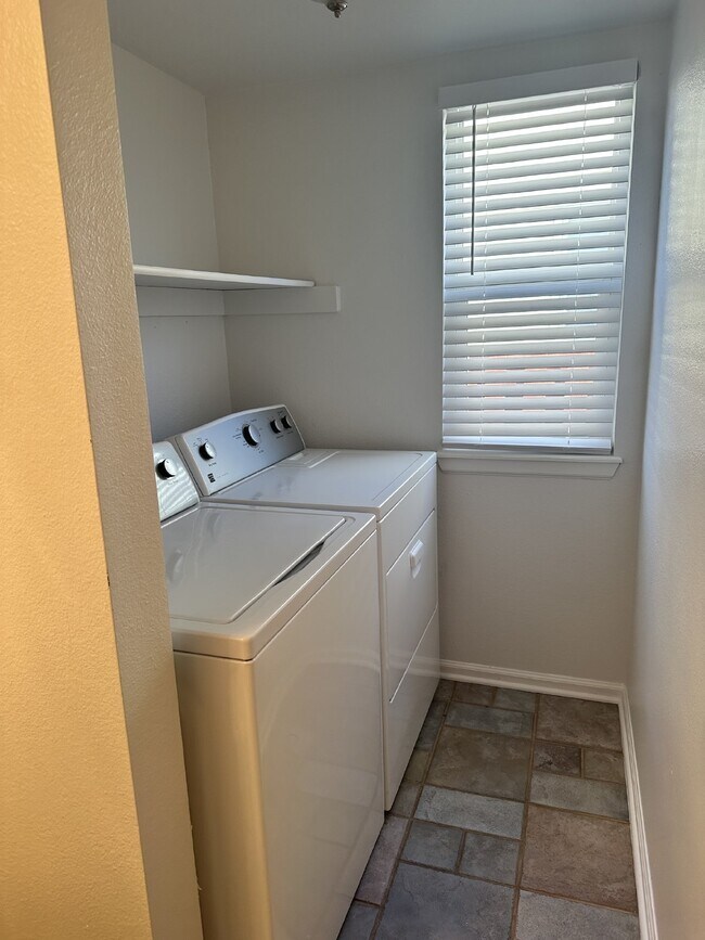Building Photo - All yard care included! Great community am...
