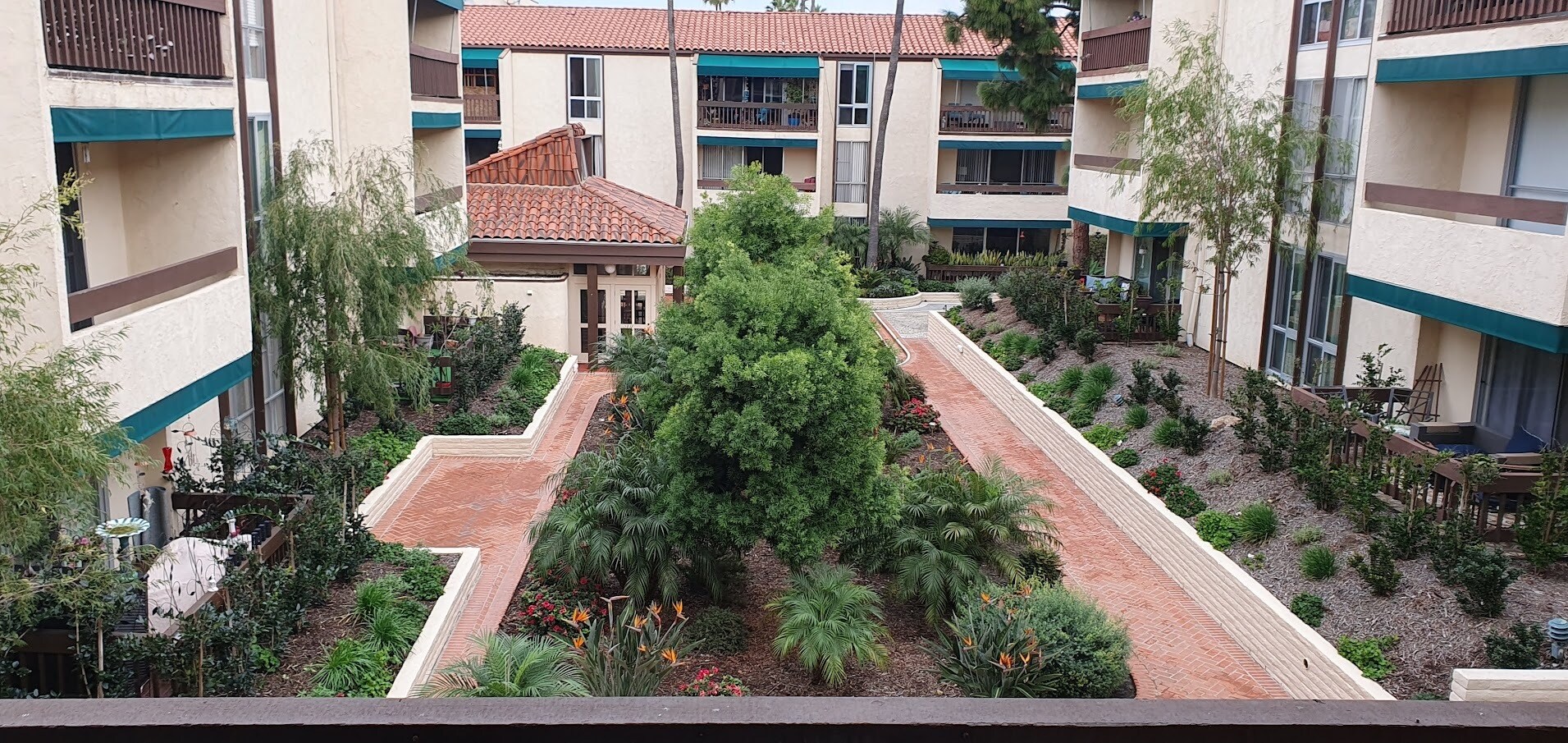 Building Photo - 6455 La Jolla Blvd