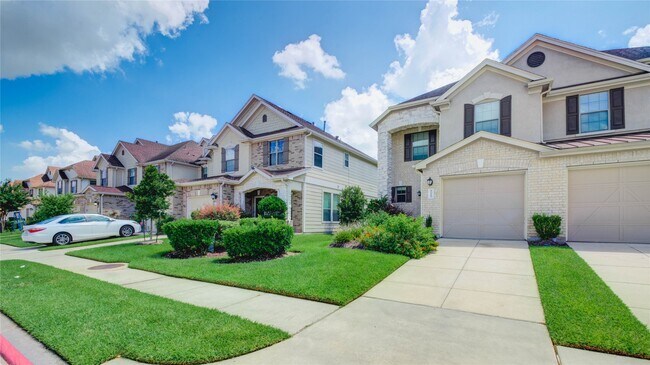 Building Photo - 16110 Limestone Lake Dr