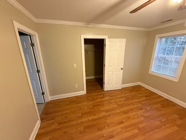 Building Photo - 3 Bedroom with 2 Full Baths and Large Yard