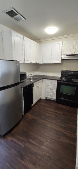 Building Photo - 400 NE 65th St