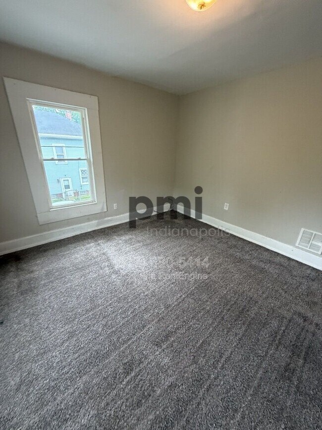 Building Photo - 3502 N Kenwood Ave