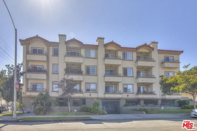 Primary Photo - 601 Serrano Ave