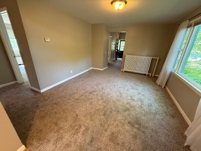 Building Photo - St. Anthony Park ! Rarely Available ! 2 Be...