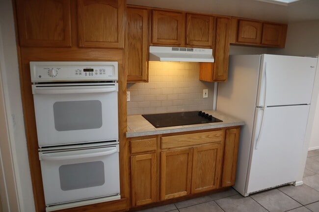 Building Photo - NEW A/C, Freshly Painted Inside and Outsid...
