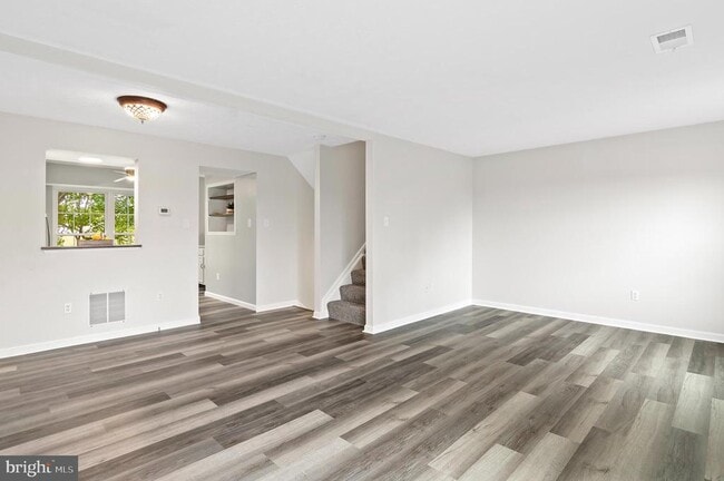 Building Photo - 689 Clearview Ave