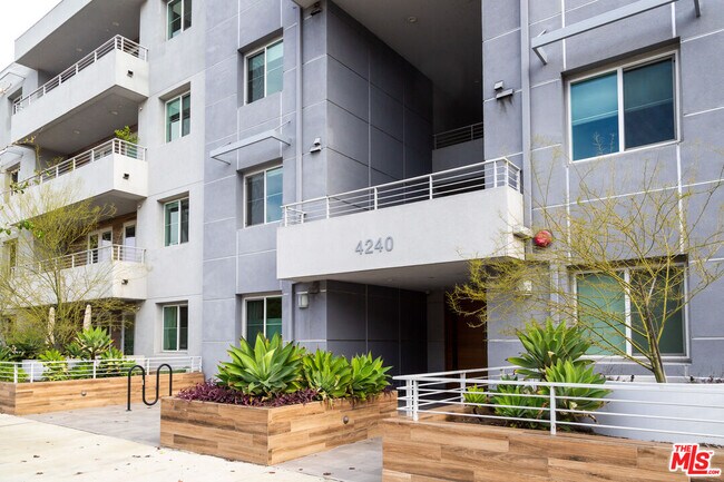 Building Photo - 4240 Laurel Canyon Blvd