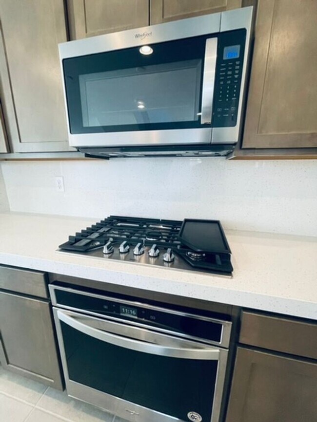 Building Photo - BEAUTIFUL 4 BEDROOM + LOFT HOME LOCATED IN...