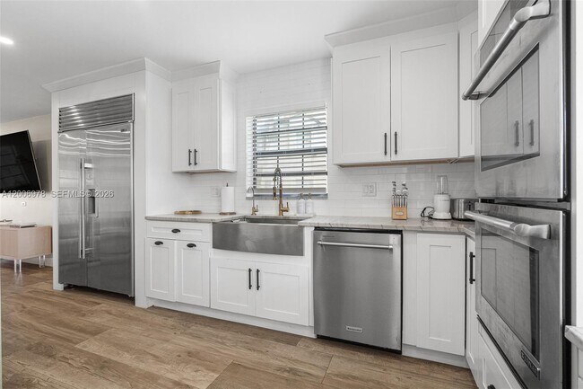 Building Photo - 9161 Vineyard Lake Dr