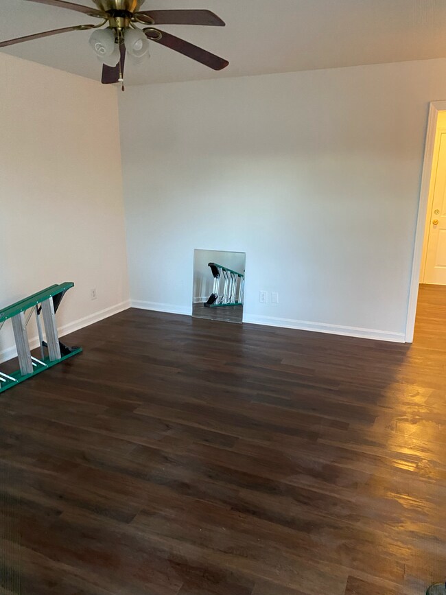 Building Photo - 2117