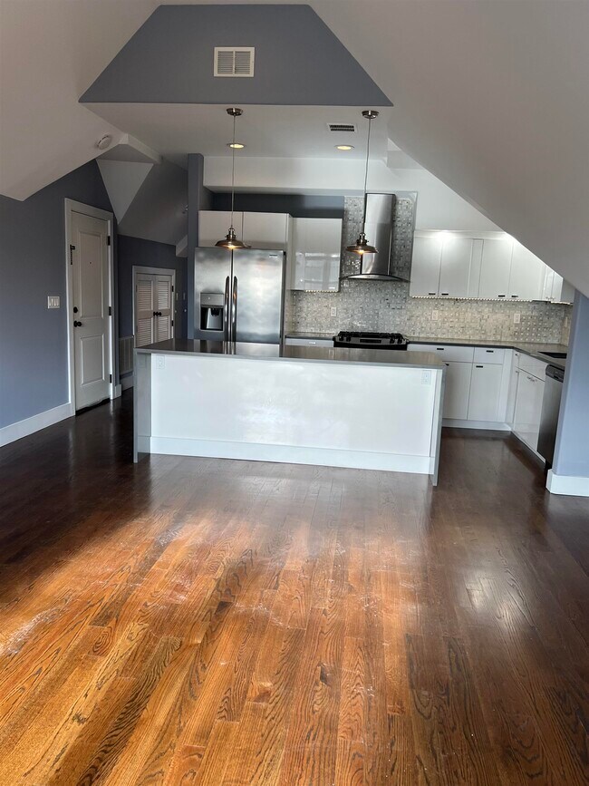 Building Photo - 44 Duer Pl