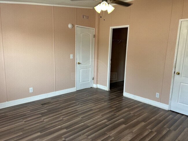 Building Photo - 5013 Tiffany Cir