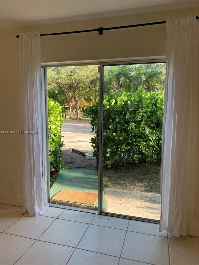 Building Photo - 1200 Mariposa Ave