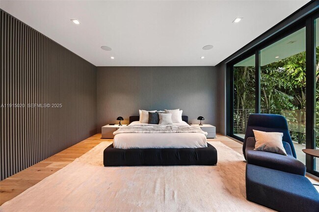 Building Photo - 77 SW 18th Terrace