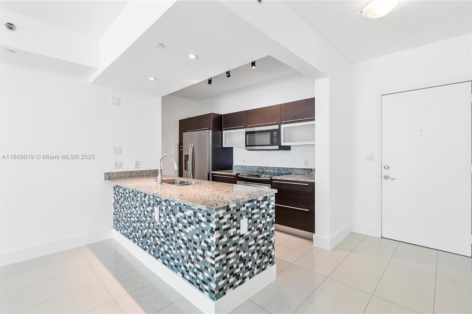 Building Photo - 951 Brickell Ave
