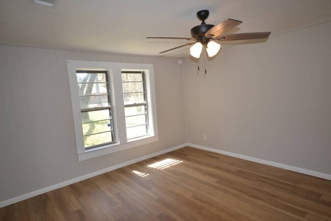 Building Photo - 412 West University