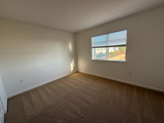 Building Photo - 3380 Bridgeway Lakes Dr
