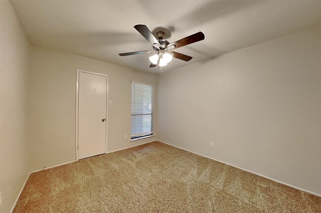 Building Photo - 16935 Kilwinning Dr