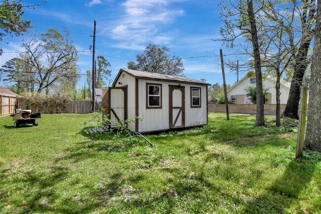 Building Photo - 25802 Maplewood Dr
