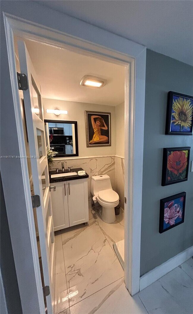 Building Photo - 3725 S Ocean Dr