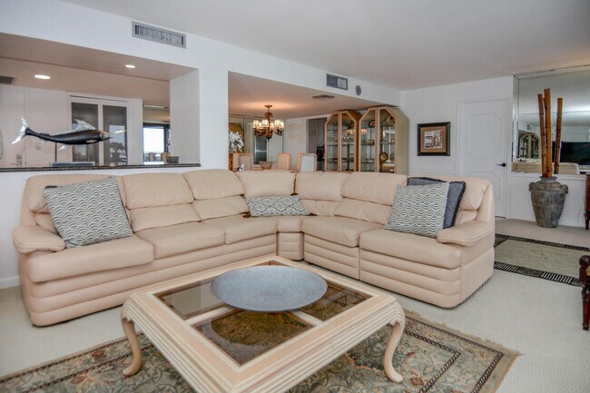 Building Photo - 4200 N Ocean Dr