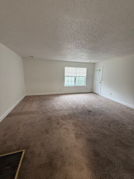 Building Photo - 530 Davina Ct