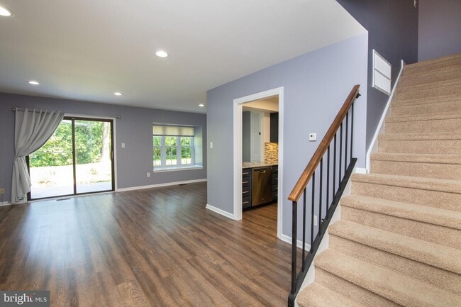 Building Photo - 322 Kings Croft Dr