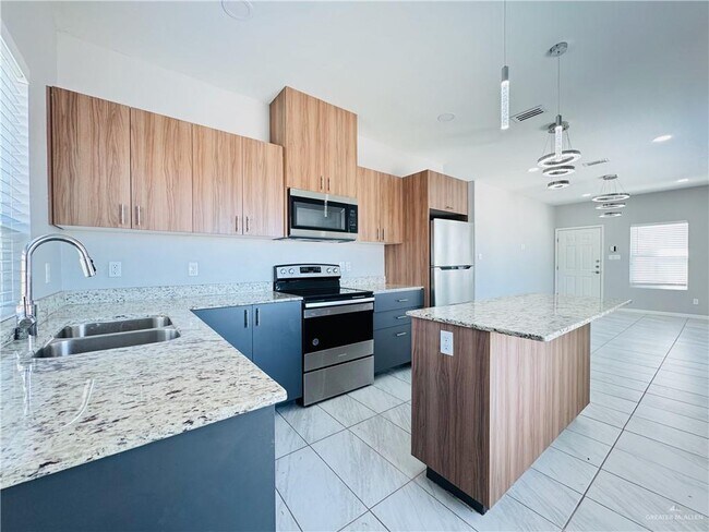 Building Photo - 17 Bella Costa Dr
