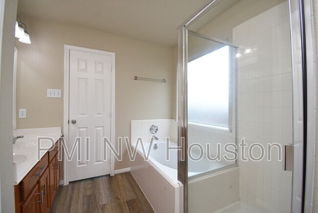 Building Photo - 26306 Hartwill Dr