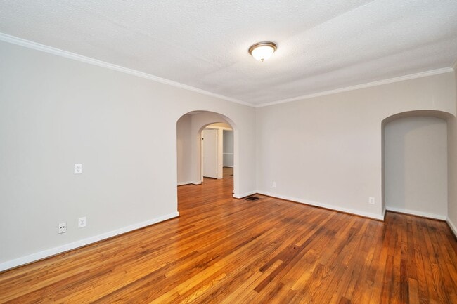 Building Photo - Charming 3-Bedroom Home in a Quiet, Convenient Neighborhood!