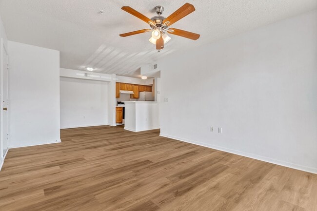 Building Photo - Destin Condo with Great Amenities