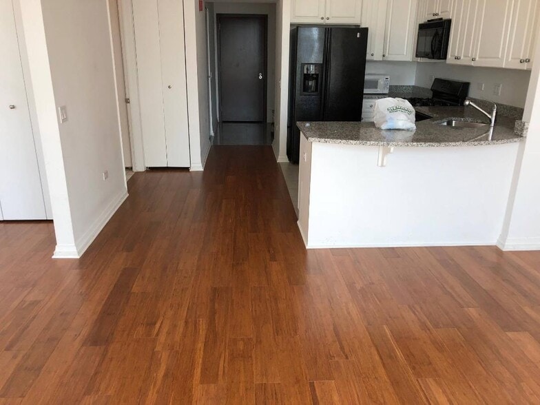 Building Photo - 33 W Ontario St