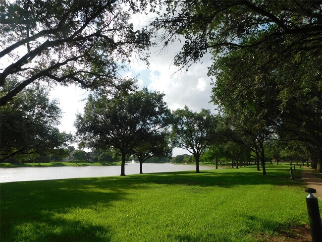 Building Photo - 3131 Double Lake Dr