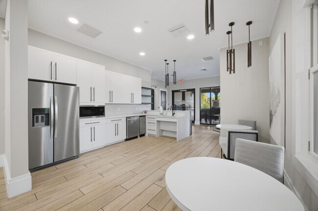 Building Photo - Resort Style Amenities near Gulf Beaches