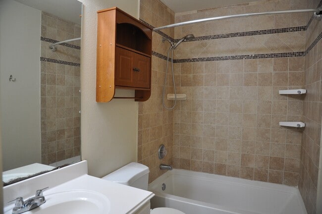 Building Photo - 20734 Settlers Lake Cir N