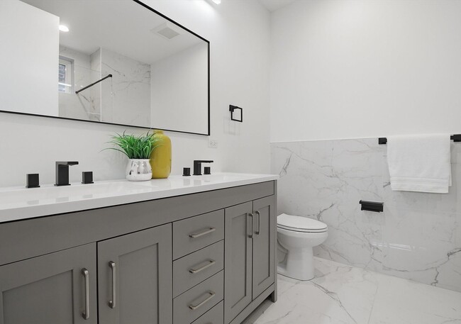 Building Photo - 5824 N Lincoln Ave